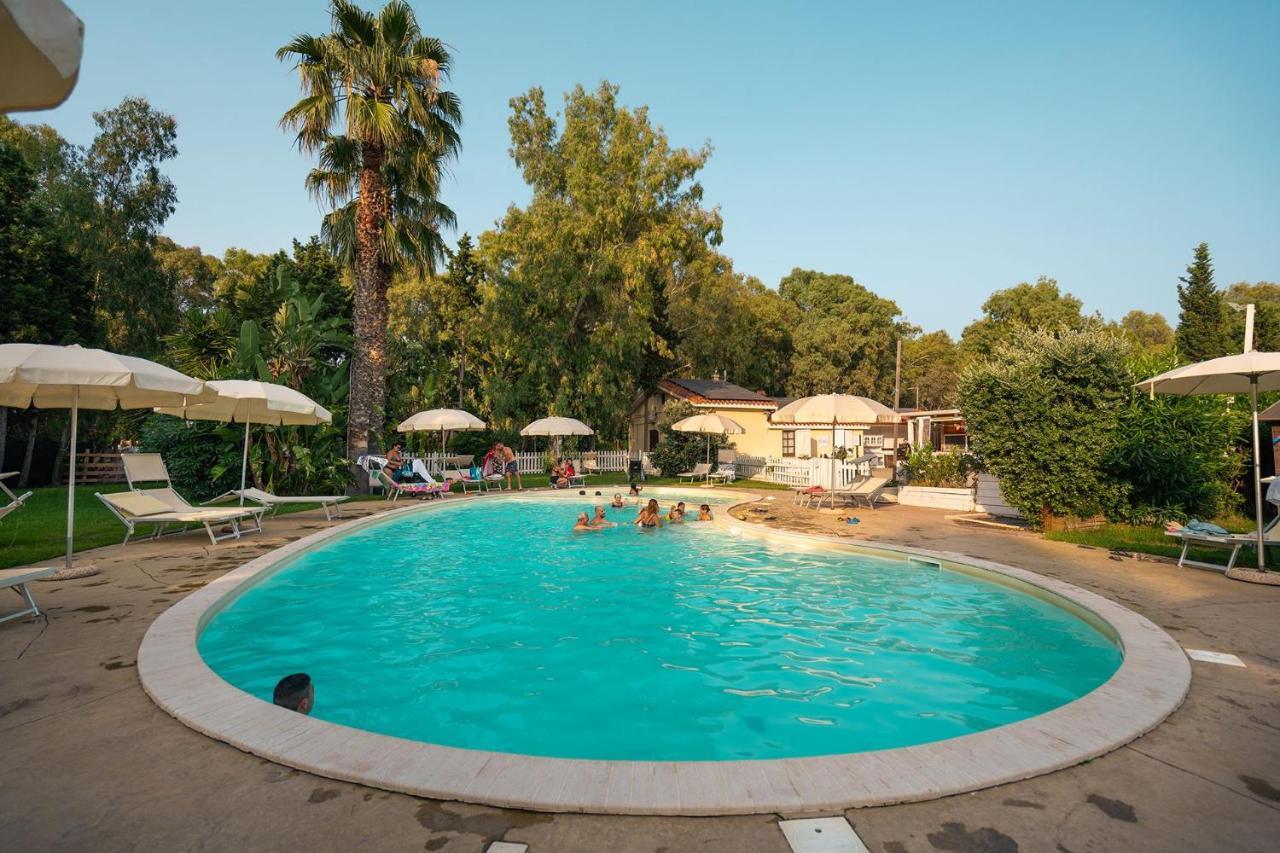 Kampaoh Flumendosa Hotell Santa Margherita di Pula Exteriör bild